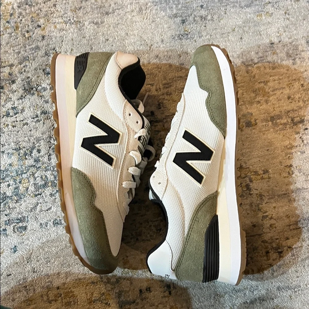 New Balance Men's Green and White Sneakers - Picture 3 of 6